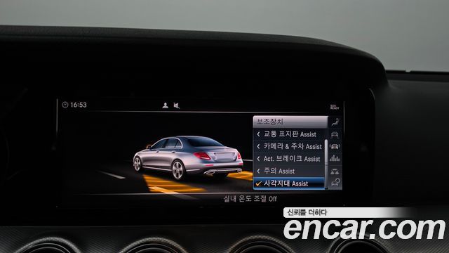 Mercedes-Benz E-Class 2019 — photo 31