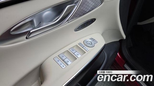 Genesis GV70 2023 — photo 27