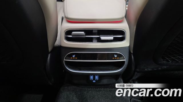 Genesis GV70 2023 — photo 28