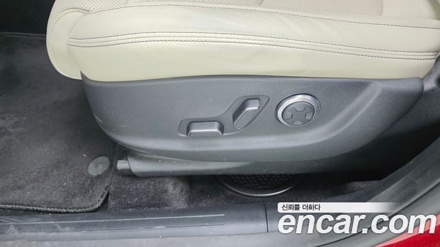 Genesis GV70 2023 — photo 31