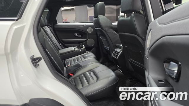 Land Rover Range Rover Evoque 2019 — photo 17
