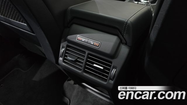 Land Rover Range Rover Evoque 2019 — photo 24