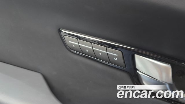 Land Rover Range Rover Evoque 2019 — photo 32