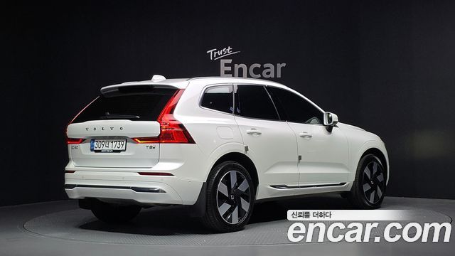 Volvo XC60 2025 — photo 2