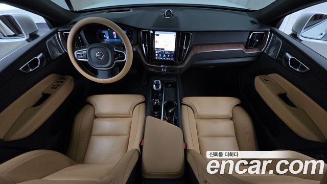 Volvo XC60 2025 — photo 10