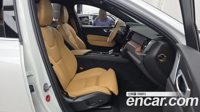 Volvo XC60 2025 — photo 17