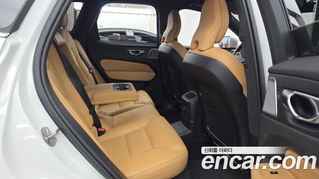 Volvo XC60 2025 — photo 18