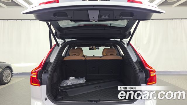 Volvo XC60 2025 — photo 26