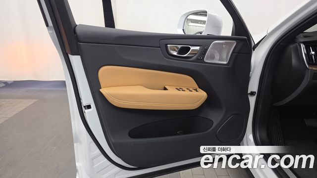 Volvo XC60 2025 — photo 14