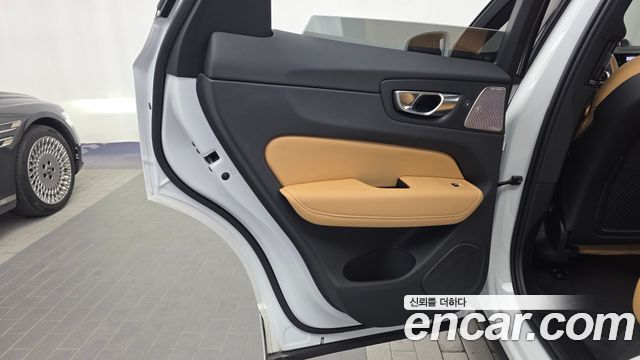 Volvo XC60 2025 — photo 15