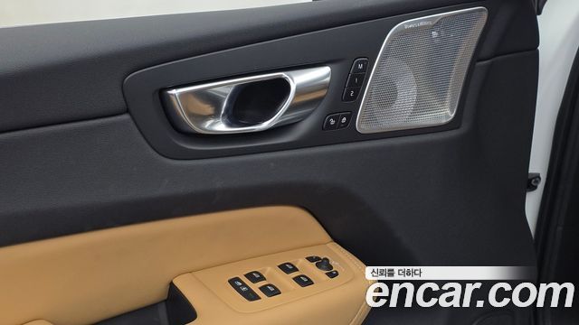 Volvo XC60 2025 — photo 28