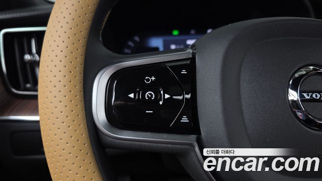 Volvo XC60 2025 — photo 31