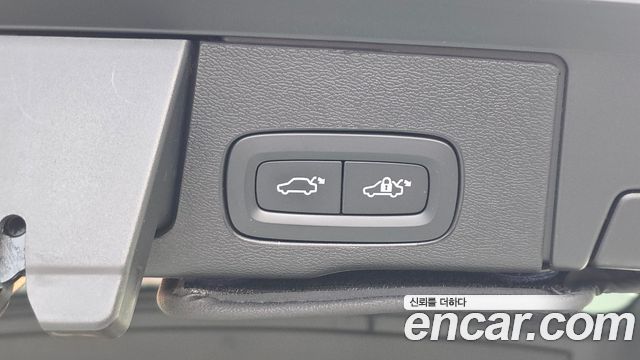 Volvo XC60 2025 — photo 33