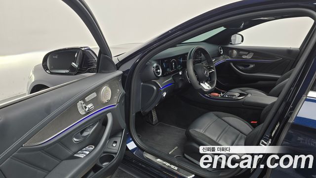Mercedes-Benz E-Class 2022 — photo 10