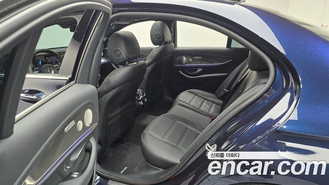 Mercedes-Benz E-Class 2022 — photo 11