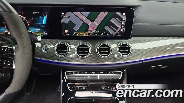 Mercedes-Benz E-Class 2022 — photo 12