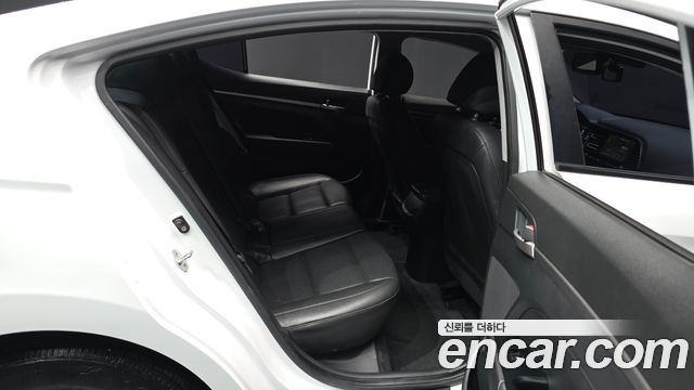 Hyundai AVANTE 2019 — photo 18