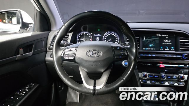 Hyundai AVANTE 2019 — photo 19