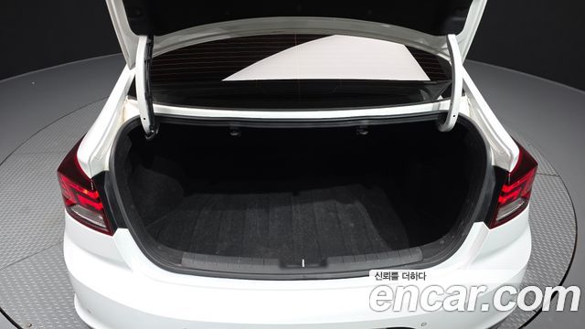 Hyundai AVANTE 2019 — photo 26