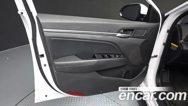 Hyundai AVANTE 2019 — photo 14