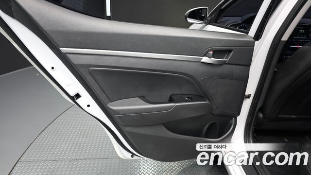 Hyundai AVANTE 2019 — photo 15