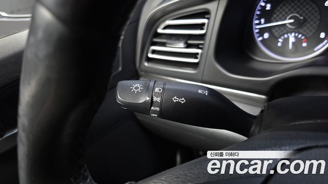 Hyundai AVANTE 2019 — photo 28