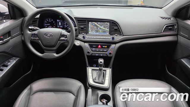 Hyundai AVANTE 2018 — photo 10