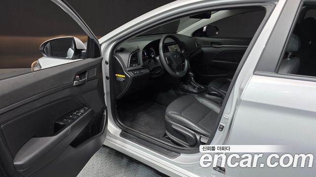 Hyundai AVANTE 2018 — photo 13