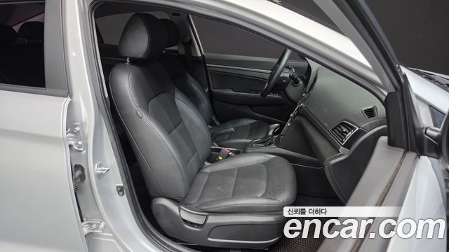 Hyundai AVANTE 2018 — photo 17