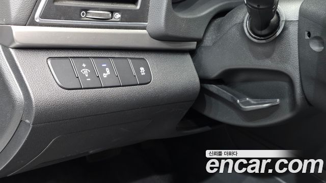 Hyundai AVANTE 2018 — photo 20