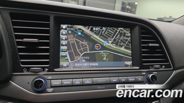 Hyundai AVANTE 2018 — photo 24