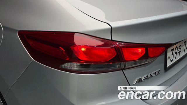 Hyundai AVANTE 2018 — photo 9