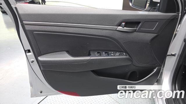 Hyundai AVANTE 2018 — photo 14