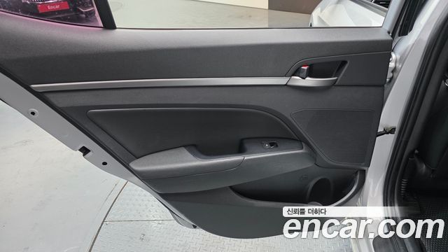 Hyundai AVANTE 2018 — photo 15