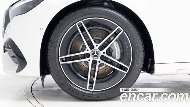 Mercedes-Benz E-Class 2026 — photo 5