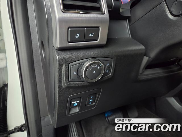Ford Expedition 2021 — photo 17