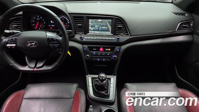 Hyundai AVANTE 2017 — photo 10