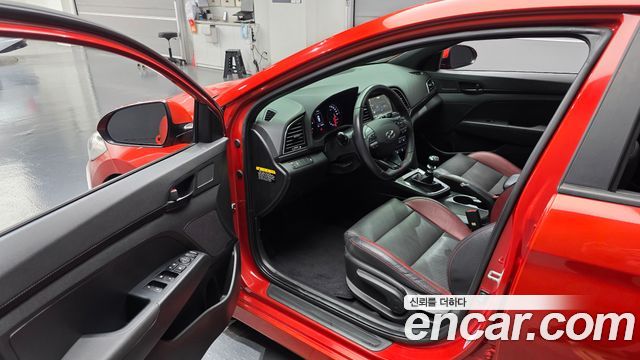 Hyundai AVANTE 2017 — photo 13