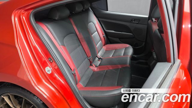 Hyundai AVANTE 2017 — photo 17