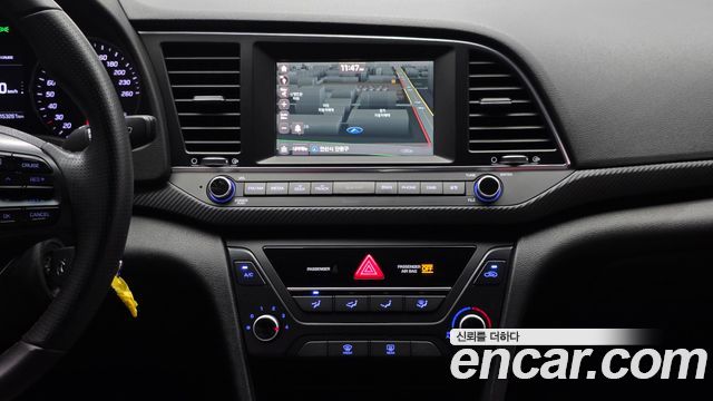 Hyundai AVANTE 2017 — photo 20