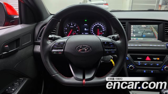 Hyundai AVANTE 2017 — photo 22