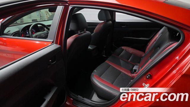 Hyundai AVANTE 2017 — photo 26