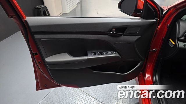Hyundai AVANTE 2017 — photo 14