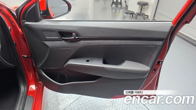 Hyundai AVANTE 2017 — photo 15