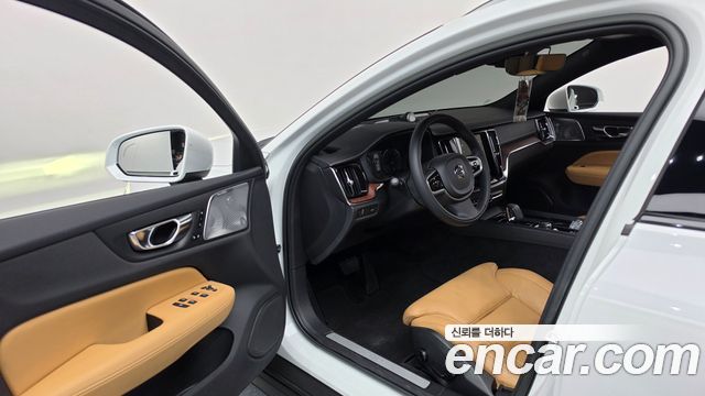 Volvo V60 2022 — photo 13