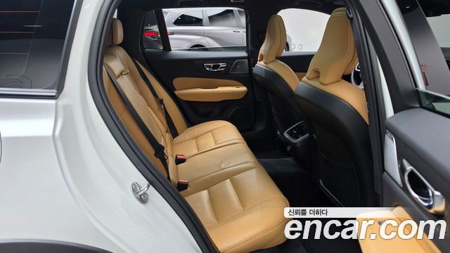 Volvo V60 2022 — photo 17