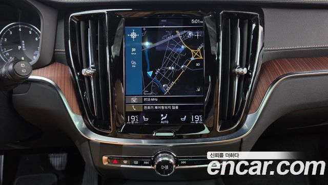 Volvo V60 2022 — photo 19