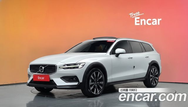 Volvo V60 2022 — photo 1
