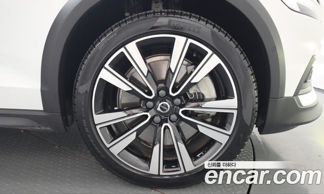 Volvo V60 2022 — photo 7
