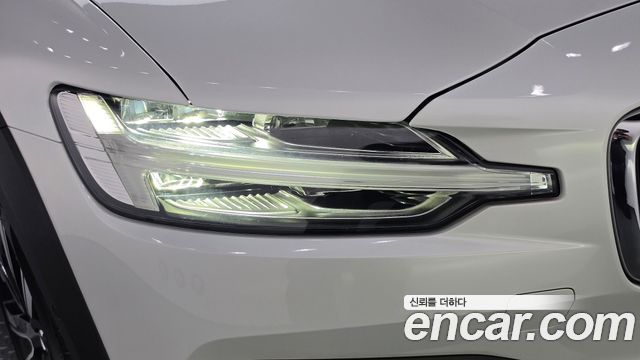 Volvo V60 2022 — photo 8